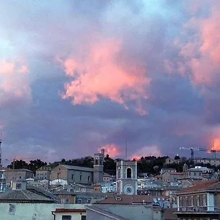 Alojamento de Acomodação e Pequeno-almoço Con Vista Ancona